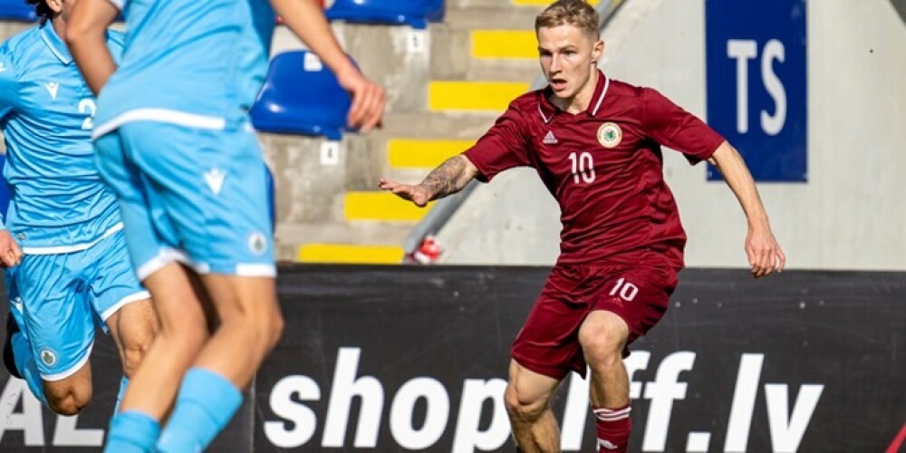 Latvijas U-21 futbolisti vēsturiskā spēlē pieveic Sanmarīno