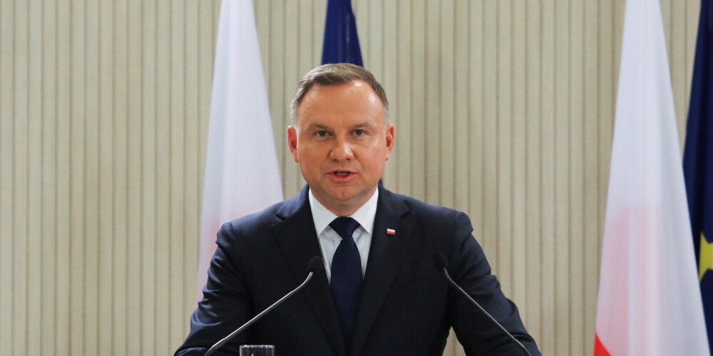 Polijas prezidents Andžejs Duda preses konferencē Kiprā.