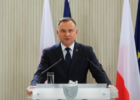 Polijas prezidents Andžejs Duda preses konferencē Kiprā.