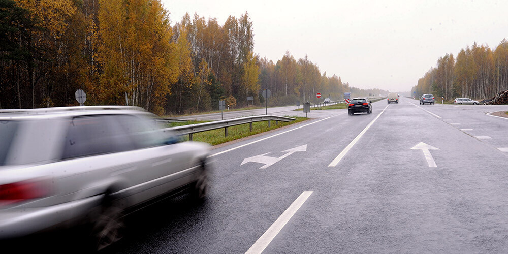 Pēc 8. oktobra uz autoceļiem Latvijā nedrīkst braukt ātrāk par 90 km/h