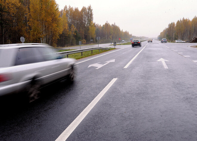 Pēc 8. oktobra uz autoceļiem Latvijā nedrīkst braukt ātrāk par 90 km/h