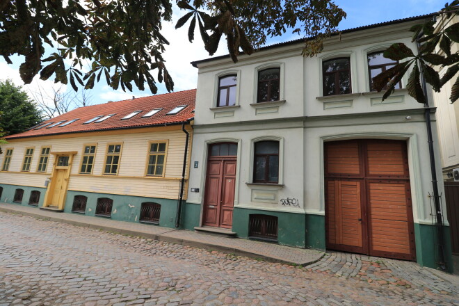 Liepāja, Skolas iela 18. Pirms gandrīz 21 gada bandīti šeit izraisīja traģisku ugunsgrēku.