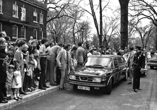 Kad Zviedrijas karalis 1976. gadā viesojās ASV, SAAB viņam izgatavoja speciāli pagarinātu limuzīnu.