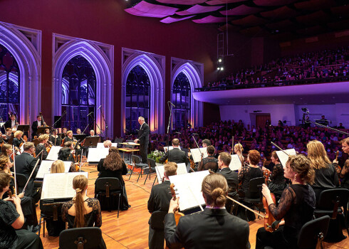 Nacionālais simfoniskais orķestris savu 96.sezonu atklāj ar stāvovācijām