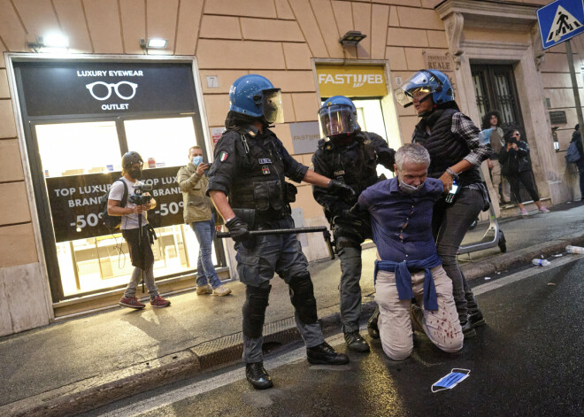 Protesti pret Itālijas valdības koronavīrusa politiku Romā pārauguši grautiņos