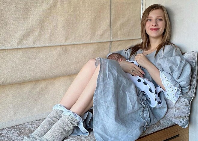 Лиза Арзамасова показала, как с малышом на руках приходит в форму после родов