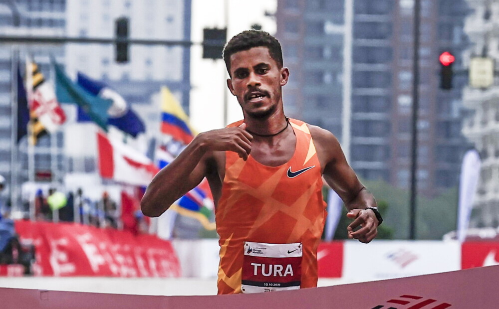 Čikāgas maratonā uzvar Tura un Čepngetiča