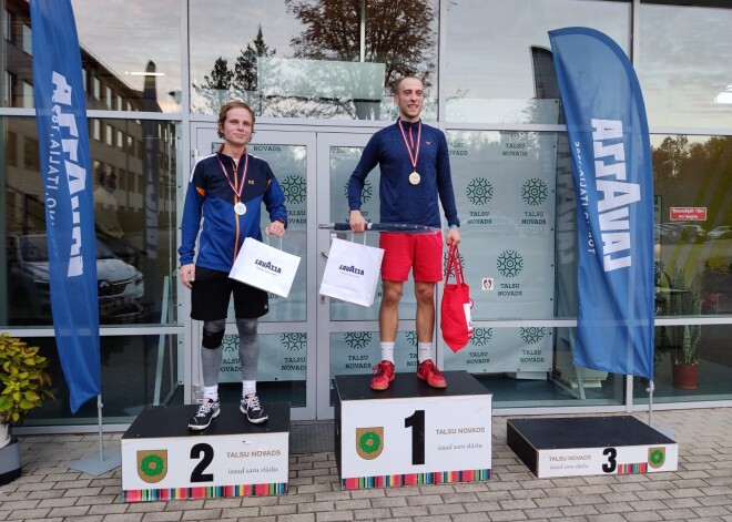 Latvijas čempionu titulus badmintonā nosargā Podosinoviks un Kerimovs/Romanova