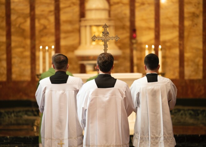 Священников обвиняют в изнасиловании 53-х детей