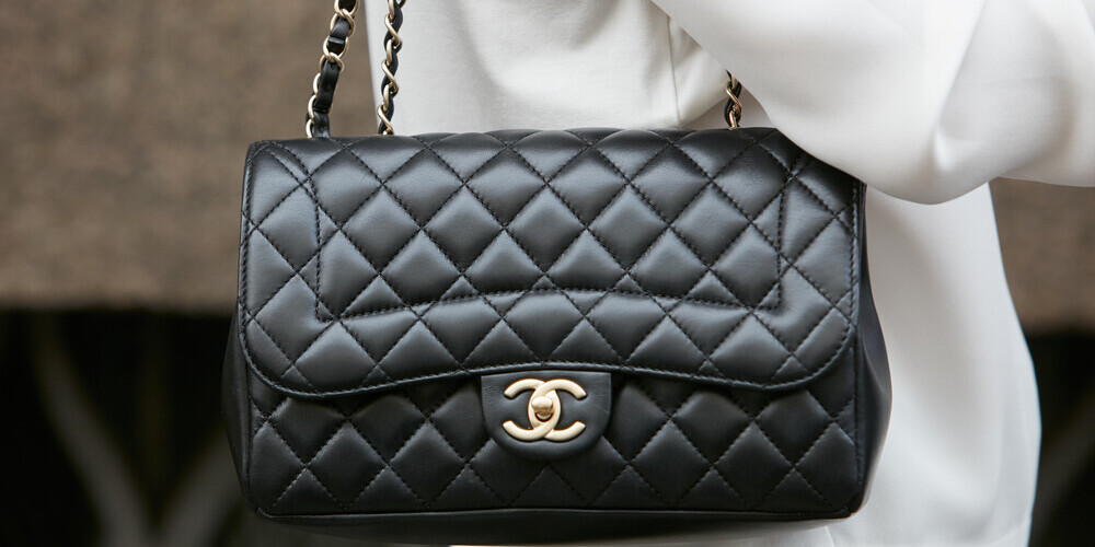 Бренд Chanel будет продавать по одной сумке на человека в год