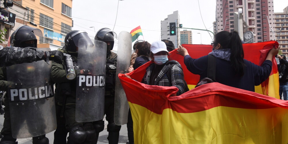 Bolīvijas opozīcija pirmdien protestēja pret galēji kreisā prezidenta Luisa Arses valdību.