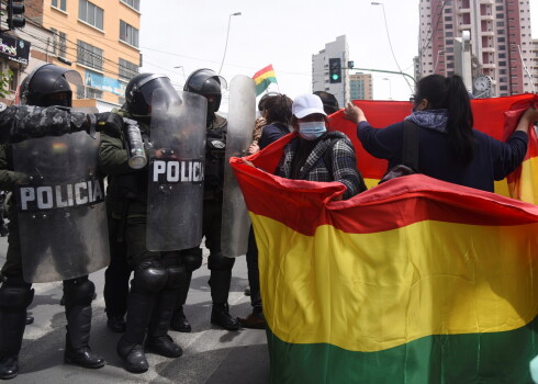 Bolīvijā ar asaru gāzi izkliedēti protesti pret galēji kreisā Arses valdību
