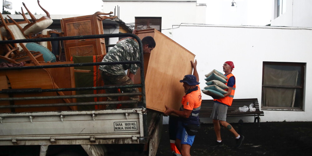 Kanāriju arhipelāga salā evakuē vēl 700 cilvēku