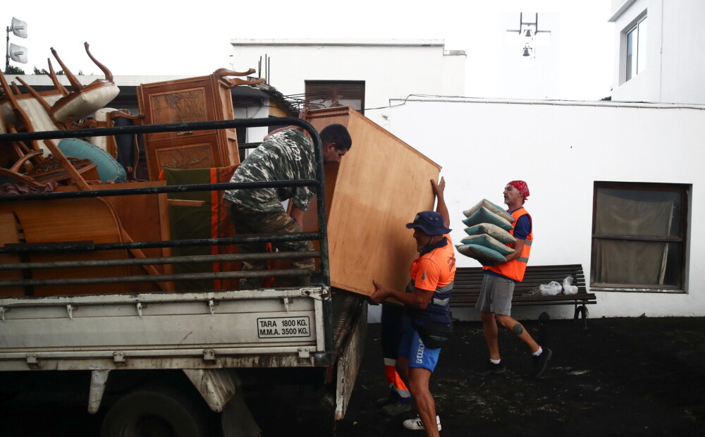 Kanāriju arhipelāga salā evakuē vēl 700 cilvēku