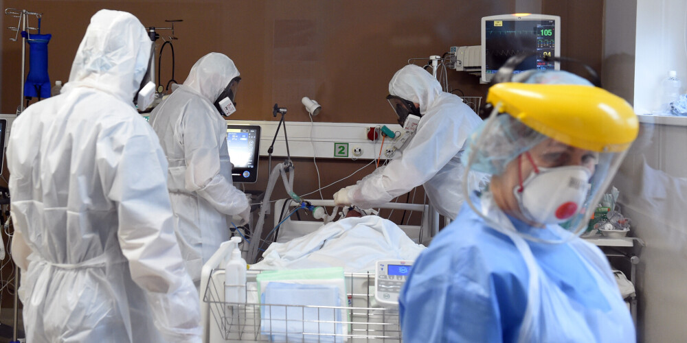 Количество больничных пациентов с Covid-19 в Латвии достигло 899