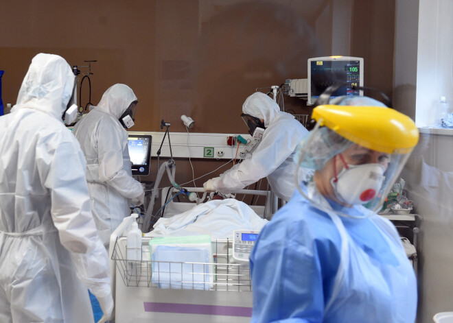 Количество больничных пациентов с Covid-19 в Латвии достигло 899