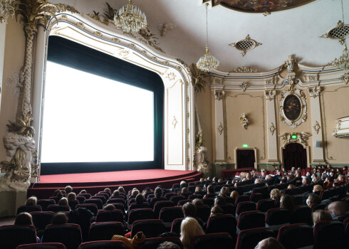 Ar saukli “Laiks ir vienmēr” sākas astotais Rīgas Starptautiskais kino festivāls