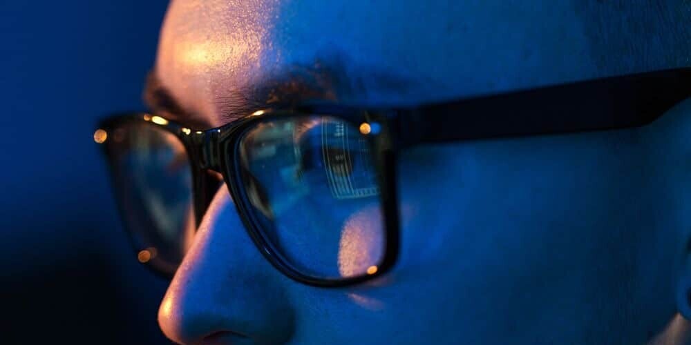 День зрения: очки, защищающие от компьютера - миф или реальность?