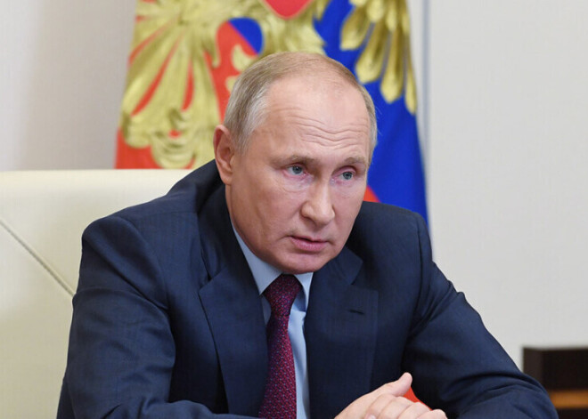 Putins izvairās atbildēt uz jautājumu, vai paliks Kremlī arī pēc 2024.gada