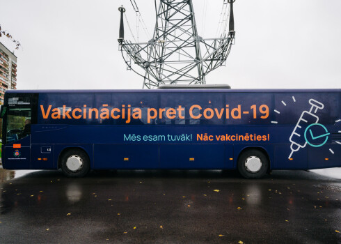 Rīgas apkaimēs saņemt potes pret Covid-19 varēs īpašā vakcīnbusā