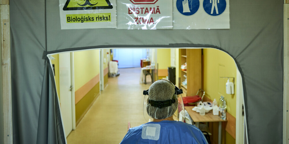 Piektdien Latvijā reģistrēts rekordliels Covid-19 saslimušo skaits - 2799