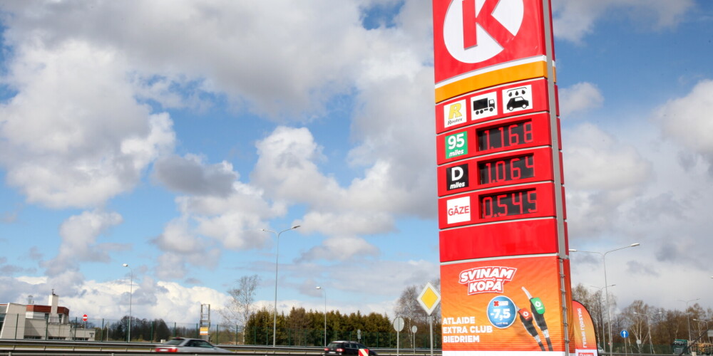Ситуация лучше не становится: цены на топливо в странах Балтии по-прежнему растут