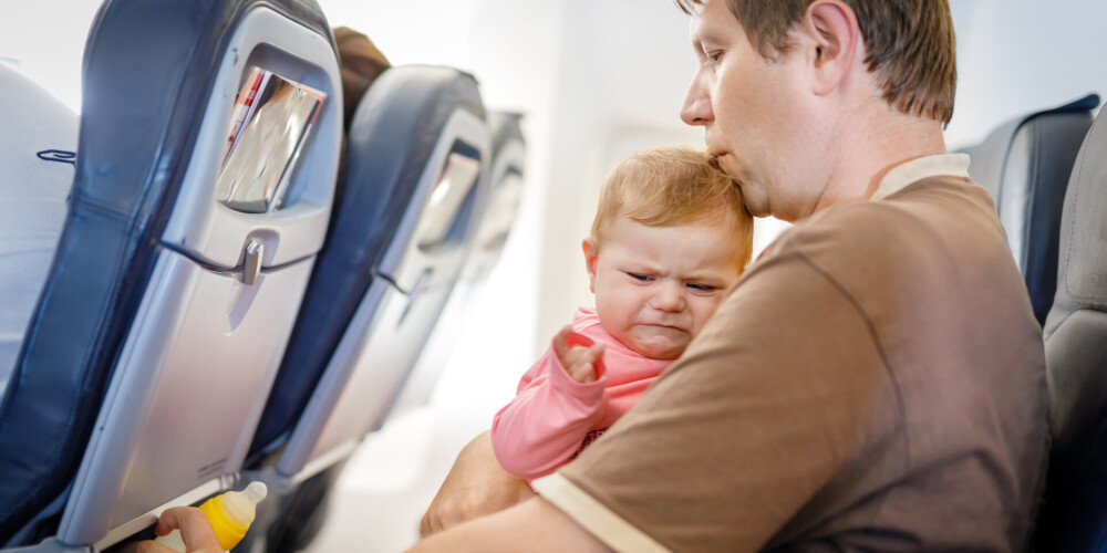 Как успокоить ребенка в самолете? Советует детский психолог