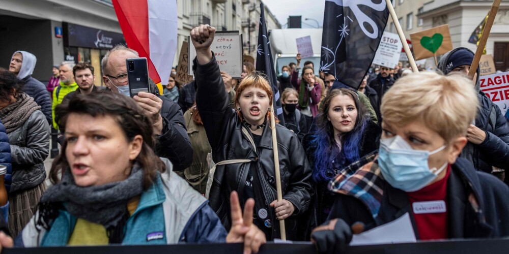 Demonstranti Polijā pieprasa labāk izturēties pret migrantiem uz Baltkrievijas robežas
