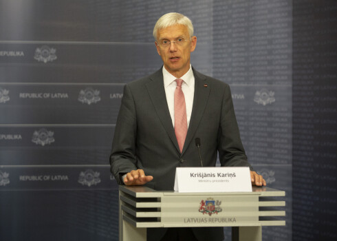Ministru prezidents Krišjānis Kariņš (JV).