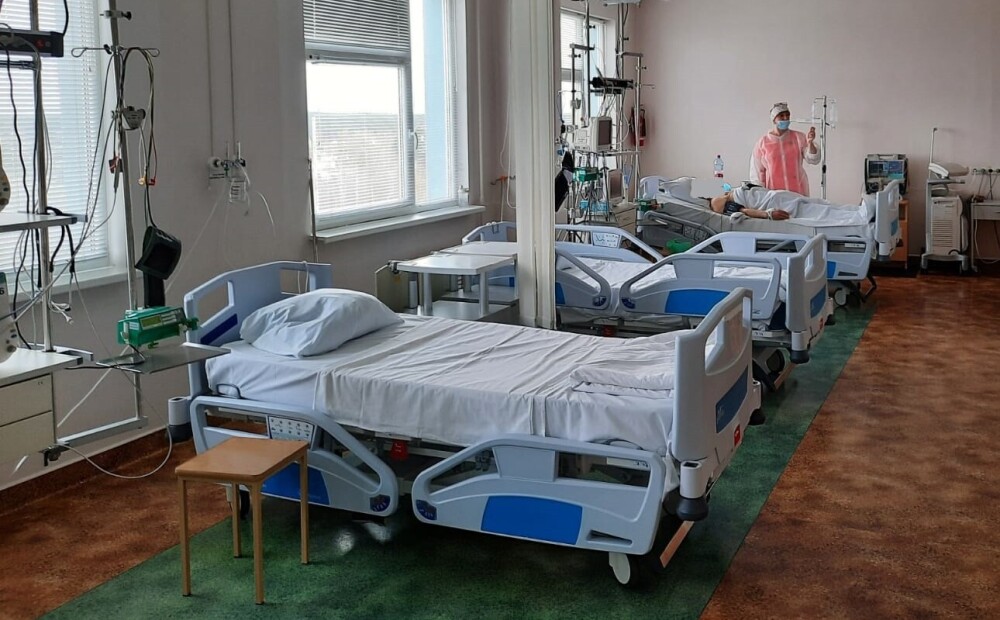 Daugavpils slimnīcā Covid-19 pacientu skaits tuvojas spēju limitam