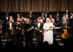 FOTO: ar draugiem uz skatuves un zālē Cēsīs izskan Andrejam Žagaram veltīts opermūzikas koncerts