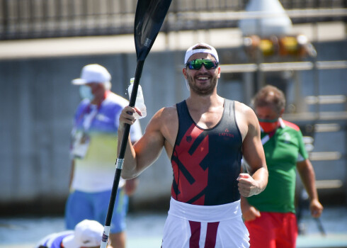 Roberts Akmens Tokijā.