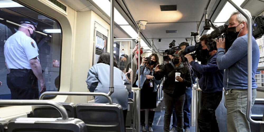 В США женщину изнасиловали на глазах у людей в поезде. Пассажиры смотрели, но не вмешались