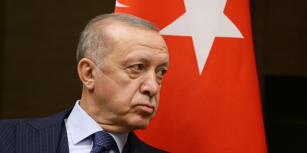 Turcija neīsteno reformas un atkāpjas no demokrātijas standartiem, ziņo Eiropas Komisija