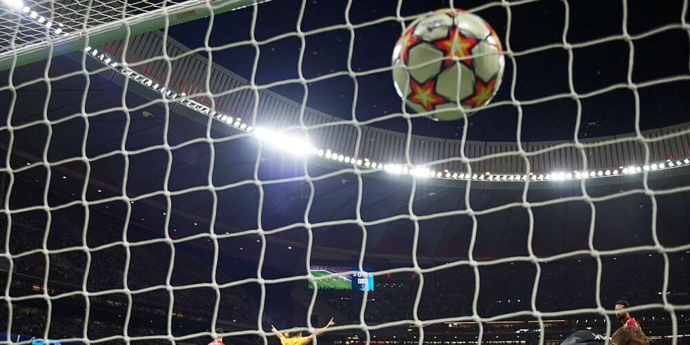 "Liverpool" un PSG izcīna smagas uzvaras; "Borussia" negaidīta sagrāve Amsterdamā