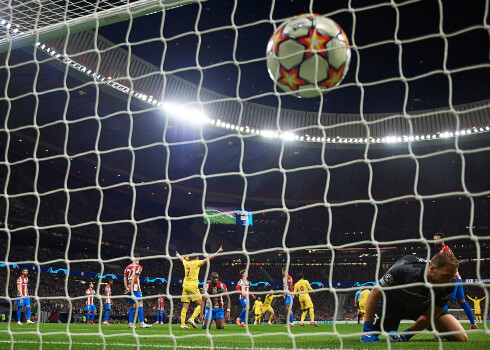 "Liverpool" un PSG izcīna smagas uzvaras; "Borussia" negaidīta sagrāve Amsterdamā
