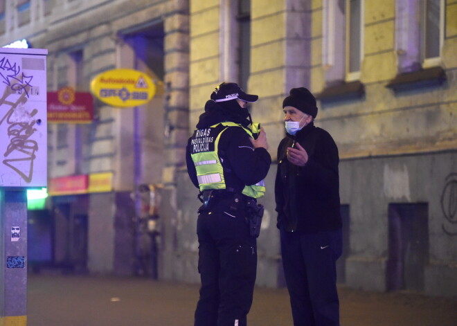 Covid-19 ierobežojumu pārkāpēji bieži savu vainu negrib atzīt un ecējas ar likumsargiem