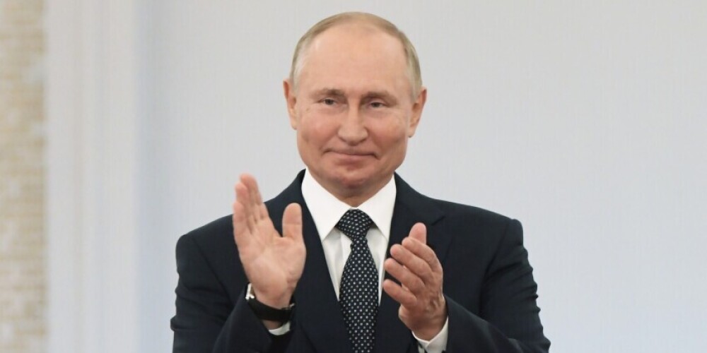 Lai ierobežotu Covid-19 izplatību Krievijā, Putins paziņo par brīvdienām, darbiniekiem saglabājot darba algu