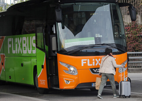 Vācijas "Flixbus" pērk ASV lielāko autobusu kompāniju "Greyhound"
