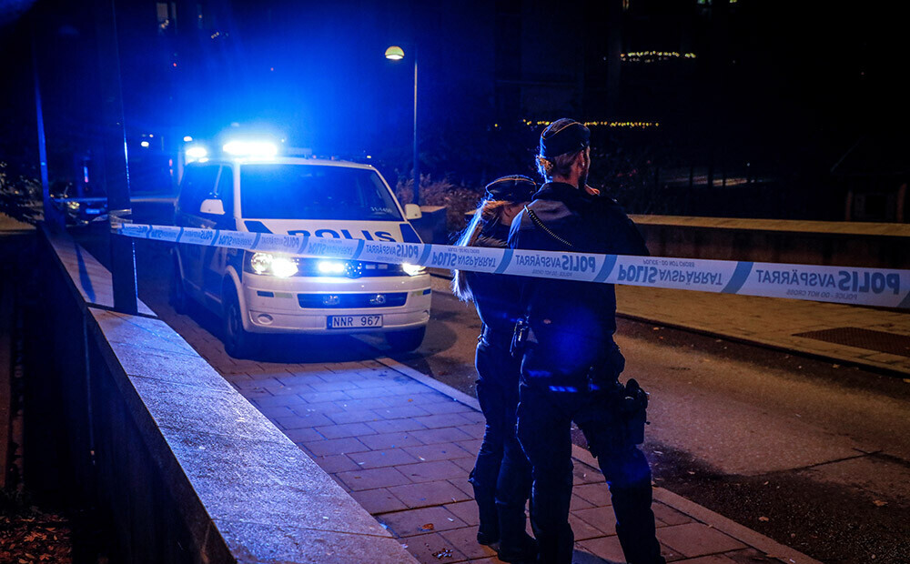 Stokholmā netālu no sava dzīvokļa ar vairākiem šāvieniem nogalināts populārs zviedru reperis
