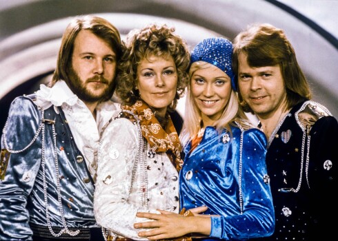 ABBA 1974. gadā (no kreisās: Bennijs Andešons, Annifrīda Lingstade, Agneta Feltskūga un Bjērns Ulvēuss).