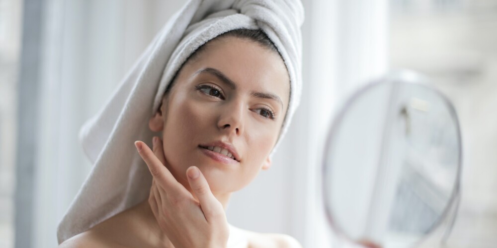 7 dabiskas iespējas, kā aizkavēt ādas novecošanu