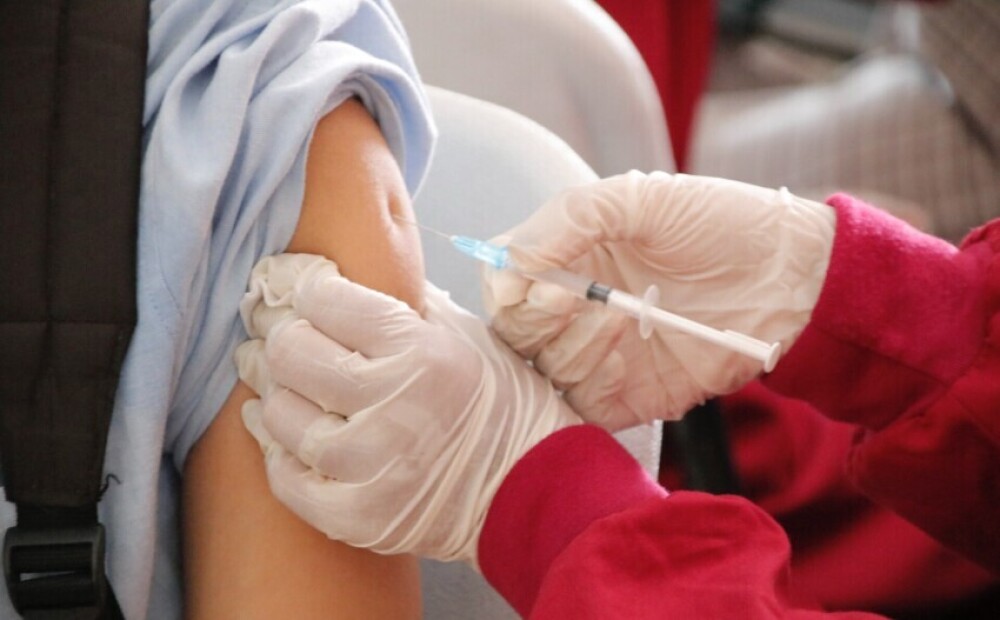 Vakcinācijas pret Covid-19 temps jau otro nedēļu saglabājas nemainīgi augsts