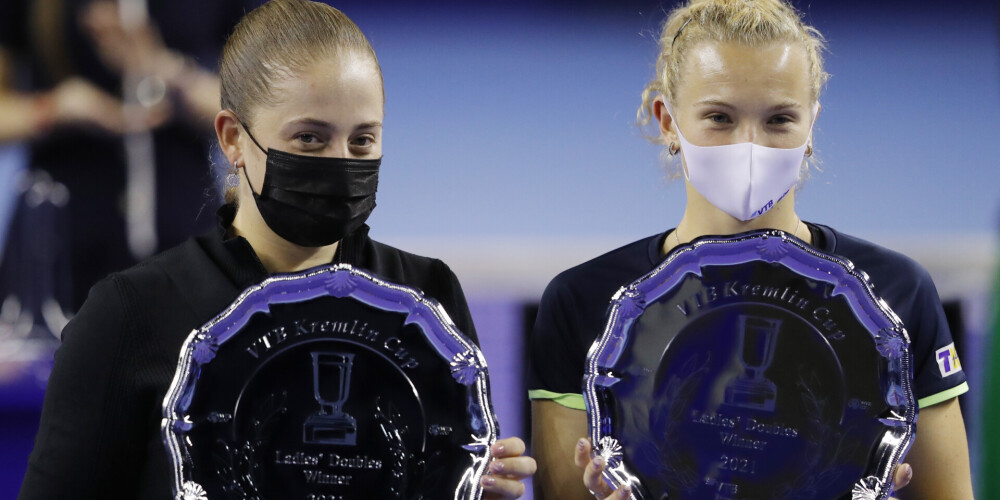 Ostapenko ar Sinjakovu uzvar Maskavas WTA dubultspēļu turnīrā