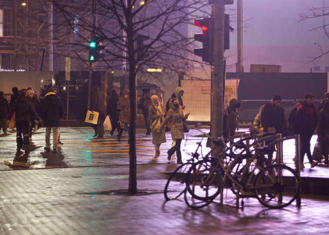 Латвия - в шаге от военного локдауна? Что будет, если текущие ограничения не сработают