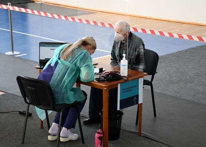 Latvijā katrs piektais Covid-19 tests izrādījies pozitīvs