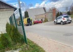 ДТП в Бауске: молодой человек дрейфовал на BMW и сбил двух пенсионеров