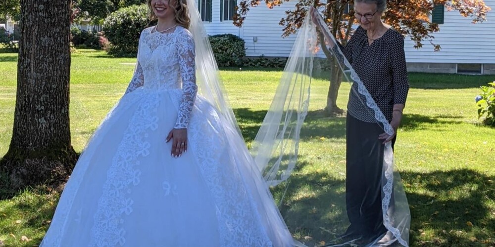 23-летняя невеста выбрала для церемонии подвенечное платье своей 88-летней бабушки