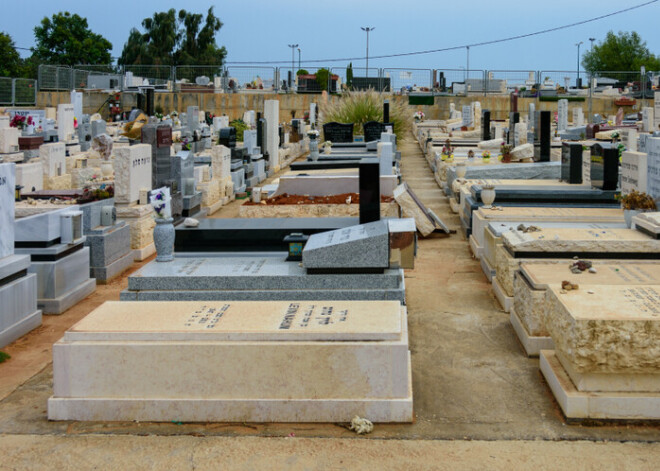 "Ее убила больница": надпись на надгробии умершей от Covid-19 вызвала громкий скандал