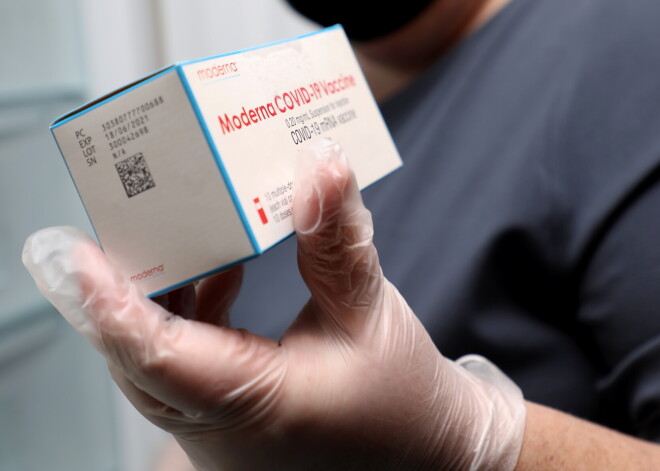 "Moderna": sešus līdz 11 gadus veciem bērniem spēcīga reakcija uz vakcīnu